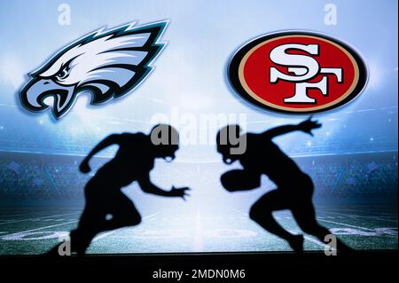 PHILADELPHIE, États-Unis, 18 JANVIER 2023 : San Francisco 49ers contre Philadelphia Eagles. Championnat de conférence NFL. silhouette de deux joueurs dans le jeu. NFC Banque D'Images