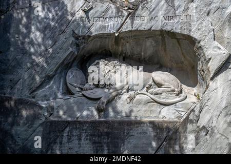 LUCERNE, SUISSE, 21 JUIN 2022 - le Monument du Lion (Lowendenkmal) à Lucerne, Suisse. Banque D'Images