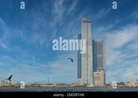 karachi pakistan 2022, karachi paysage urbain, monuments de karachi, centre commercial dolmen de clifton, golden hour. coucher de soleil à karachi, vue sur la mer Banque D'Images