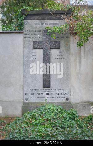 Grave Christoph Wilhelm Hufeland, cimetière de Dorotheenstaedtischer, Chausseestrasse, Mitte, Berlin, Allemagne Banque D'Images