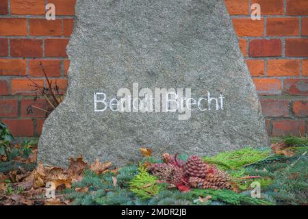 Bertolt Brecht grave, cimetière Dorothesenstaedtischer, Chausseestrasse, Mitte, Berlin, Allemagne Banque D'Images