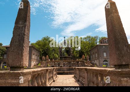 villa lante, latium , italie. extérieur de la villa avec vue panoramique sur les jardins avec sculptures en marbre Banque D'Images