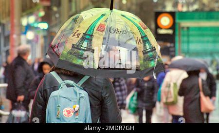 Glasgow, Écosse, Royaume-Uni 23rdt janvier 2023. Météo au Royaume-Uni: Buchman Street style Mile Premier quartier commerçant d'Écosse Wet a vu l'omniprésence de brome dans le centre-ville . Crédit Gerard Ferry/Alay Live News Banque D'Images