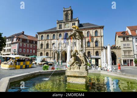 Ancien hôtel de ville, Fontaine de Neptune, place du marché, Weimar, Thuringe, Allemagne Banque D'Images