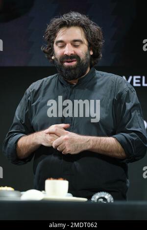 Chef autrichien, Konstantin Filippou du Restaurant Konstantin Filippou vu lors de l'édition du congrès gastronomique international de Madrid Fusion à l'IFEMA à Madrid. (Photo par Atilano Garcia / SOPA Images / Sipa USA) Banque D'Images