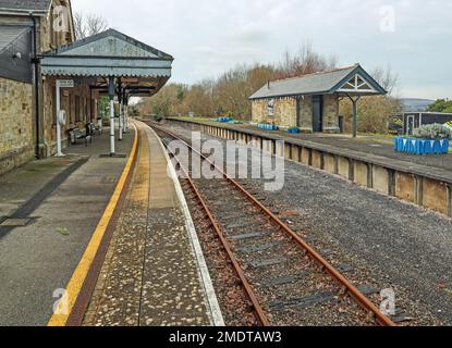 Gare de Bere Alston sur la ligne Tamar Valley. Une plate-forme actuellement utilisée l'autre libre avec des pistes manquantes a été supprimée lorsqu'une ligne directe à Tavisto Banque D'Images