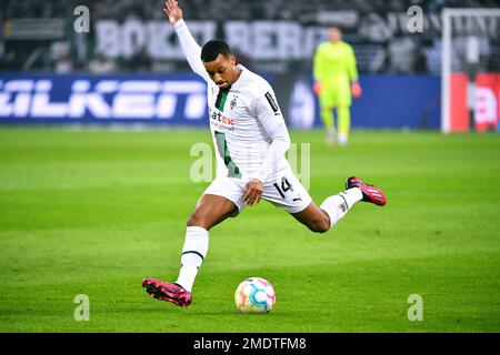 Bundesliga, Borussia Park Mönchengladbach: Borussia Mönchengladbach vs Bayer Leverkusen; Alassane plaidoyer Banque D'Images