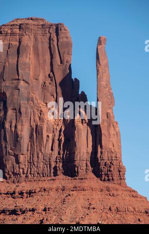 Monument Valley est un symbole emblématique du sud-ouest américain, qui abrite la nation Navajo. Banque D'Images