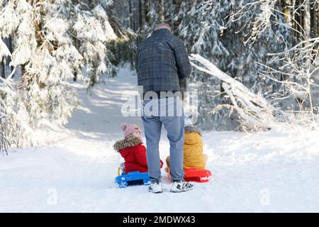 20230121 - BARAQUE-FRAITURE : forte affinité de touristique de principe néerlandophone à la Barque Fraiture suite aux chutes de neige. - Fort affuen Banque D'Images