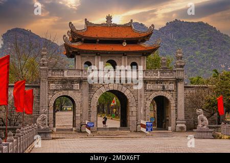 Porte d'entrée de Hoa lu Ninh Binh, la première capitale du Vietnam Banque D'Images