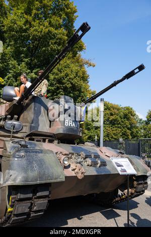 Varsovie, Pologne - 14 août 2022 - GEPARD (Cheetah) blindé, pistolet anti-avion allemand tout temps (SPAAG) à l'armée polonaise de jour Banque D'Images