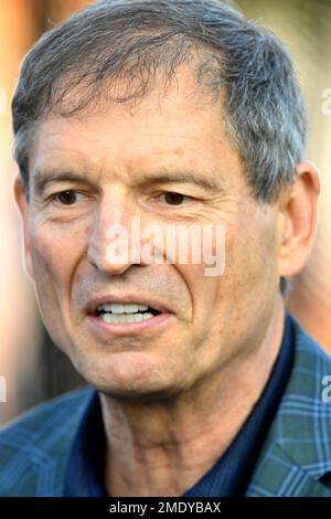 Dallas Cowboys quarterback Bernie Kosar, looks toward the goal line after  his 43-yard touchdown pass to Alvin Harper in the third quarter of the  Cowboys 38-21 NFC championship win over the San