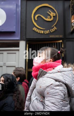 Personnes célébrant le nouvel an dans la ville de Chine à Londres, Angleterre, Royaume-Uni Banque D'Images