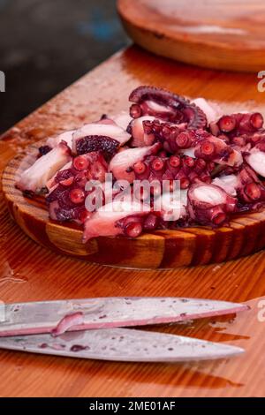 portion de poulpe cuite dans le style galicien, pulpo a feira. Espagne Banque D'Images