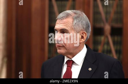 Moscou, Russie. 23rd janvier 2023. Rustam Minnikhanov, dirigeant du Tatarstan, lors d’une rencontre en face à face avec le président russe Vladimir Poutine au Kremlin, à 23 janvier 2023, à Moscou, en Russie. Credit: Mikhail Klimentyev/Kremlin Pool/Alamy Live News Banque D'Images