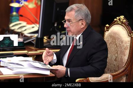 Moscou, Russie. 23rd janvier 2023. Rustam Minnikhanov, dirigeant du Tatarstan, lors d’une rencontre en face à face avec le président russe Vladimir Poutine au Kremlin, à 23 janvier 2023, à Moscou, en Russie. Credit: Mikhail Klimentyev/Kremlin Pool/Alamy Live News Banque D'Images