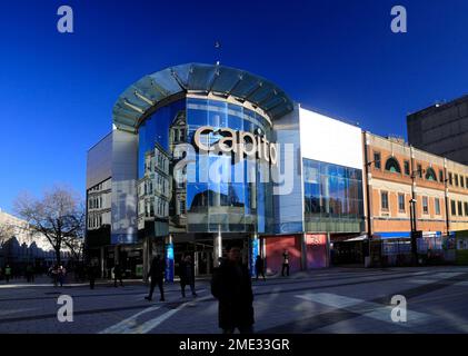 Le Capitol Center, centre commercial de Cardiff City Center, pris janvier 2023. hiver. Homme avec la bouche ouverte. Banque D'Images