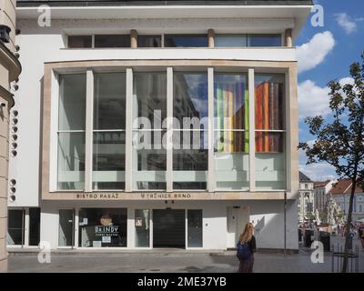 BRNO, RÉPUBLIQUE TCHÈQUE - VERS SEPTEMBRE 2022: Traznici Brno traduction Brno Market Banque D'Images