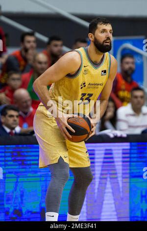 NIKOLA MIROTIC avec le ballon pendant le match, UCAM Murcia CB vs BARÇA, ACB, Endesa basketball League, Basketball First Division, Regular League, jour Banque D'Images