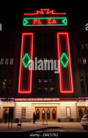 Stockport Plaza cinéma et théâtre construit en 1932. Art déco restauré et rouvert.le groupe local Blossoms y a joué.Directeur général TED DOAN. Article de voyage du centre-ville de Stockport. Stockport était autrefois la maison de l'industrie de fabrication de chapeaux UKs et a un musée dédié à chapeaux.Picture Credit garyroberts/worldwidefeatures.com Banque D'Images