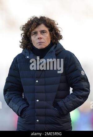 San Giovanni, Italie, 14th janvier 2023. Rita Guarino l'entraîneur-chef d'Internazionale réagit alors qu'il se rend au banc avant de se lancer dans le match de Serie A Femminile au Stadio Ernesto Breda, San Giovanni. Le crédit photo devrait se lire: Jonathan Moscrop / Sportimage Banque D'Images