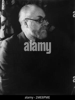 1933 , 20 May , NEW YORK , Etats-Unis : le peintre français HENRI MATISSE ( 1869 - 1954 ). Photo de CARL VAN VECHTEN . - ARTS - ARTI VISIVE - ARTE - Francia - PORTRAIT - RITRATTO - HISTOIRE - FOTO STORICHE STORICA - IMPRESSIONISMO - IMPRESSIONNISME - IMPRESSIONISTA - IMPRESSIONNISTE - cravate - Cravatta - barbe - barba - occhiali da vista - objectif ---- NON UTILISABLE - PULITY- NON SELON USO PUBBLICITARIO --- ARCHIVIO GBB Banque D'Images