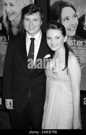 Spencer Breslin et Abigail Breslin assistent à la Warner Bros. Images première mondiale de « My Sister's Keeper » à AMC Lincoln Square 13 à New York, sur 24 juin 2009. Crédit photo : Henry McGee/MediaPunch Banque D'Images