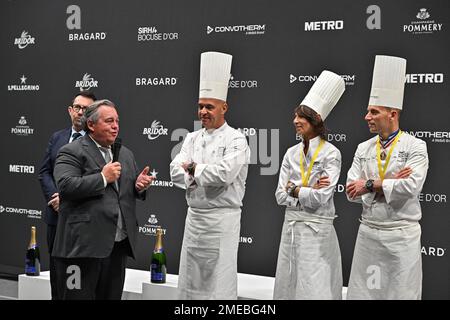 Directeur général des événements GL Olivier Ginon, Jérôme Bocuse, Dominique Crenn, Davy Tissot lors de la cérémonie de remise des prix du Bocuse d ou finale 2023 devant le SIRHA à Lyon, France sur 23 janvier 2023. Photo de Julien Reynaud/APS-Medias/ABACAPRESS.COM Banque D'Images