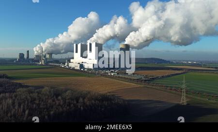 Neurath Power Station, Allemagne. Elle brûle le charbon brun de la mine controversée de lignite opencast Garzweiler II, site de manifestations contre le changement climatique Banque D'Images