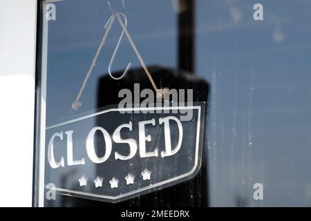 porte d'entrée fermée du panneau de texte de la boutique sur le panneau du magasin de café du restaurant windows shop Banque D'Images