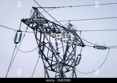 France, Lentilly, 2023-01-03. Gros plan d'un pylône électrique. Photographie de Franck CHAPOLARD Banque D'Images