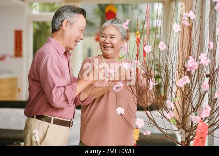 Happy senior maison de décoration familiale pour le nouvel an chinois, Happy vacances concept Banque D'Images