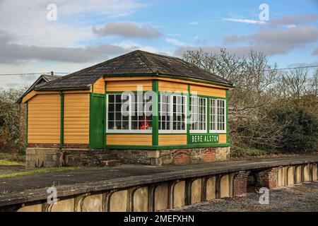 L'ancienne boîte de signalisation à la gare de Bere Alston, sur la ligne Tamar Valley. Situé sur la deuxième plate-forme actuellement inutilisée, la boîte de signalisation historique était r Banque D'Images