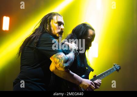 Naples, Salerne, Italie. 23rd janvier 2023. James Labrie et John Petrucci du Dream Theatre se produit lors du ''Top of the World Tour'' en direct à Palapartenope sur 23 janvier 2023 à Naples, Italie (Credit image: © Francesco Luciano/ZUMA Press Wire) USAGE ÉDITORIAL SEULEMENT! Non destiné À un usage commercial ! Crédit : ZUMA Press, Inc./Alay Live News Banque D'Images