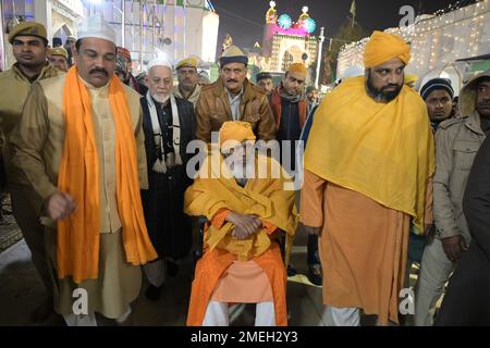 Ajmer, Rajasthan, Inde. 24th janvier 2023. Dargah Dewan (chef spirituel) Syed Zainul Abideen pendant Mehfil et Khusl Ki Rasam pendant l'Urs annuel à Ajmer. (Credit image: © Shaukat Ahmed/Pacific Press via ZUMA Press Wire) USAGE ÉDITORIAL SEULEMENT! Non destiné À un usage commercial ! Crédit : ZUMA Press, Inc./Alay Live News Banque D'Images