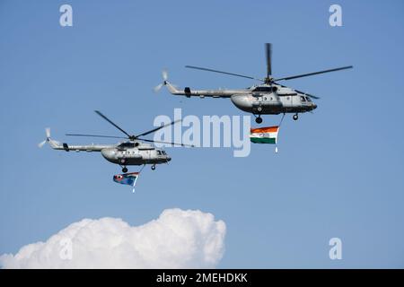 Indian Airforce Mil mi-17V5 Hip H hélicoptères volant en formation Banque D'Images