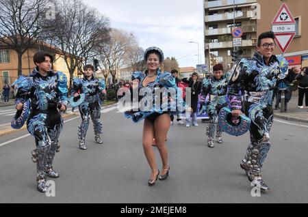 Danseurs boliviens pendant les célébrations de Bergame Brescia capitale européenne de la culture 2023 à Bergame, Italie Banque D'Images