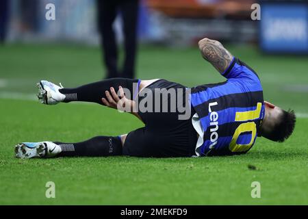 Milan, Italie. 23rd janvier 2023. Lautaro Martinez du FC Internazionale blessé au cours de la série Un match entre le FC Internazionale et le FC Empoli au Stadio Giuseppe Meazza sur 23 janvier 2023 à Milan Italie . Credit: Marco Canoniero / Alamy Live News Banque D'Images
