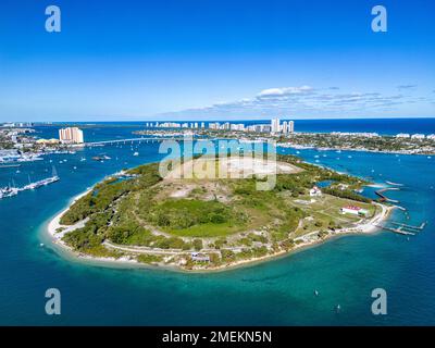 Vue aérienne de l'île Peanut à l'embouchure de Lake Worth Inlet dans le comté de Palm Beach, en Floride Banque D'Images