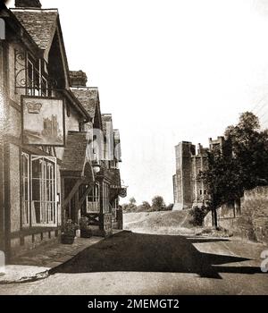 Auberges et tavernes de pubs britanniques - Une photographie vieille de 1940 de The Grown and Castle à Orford Banque D'Images