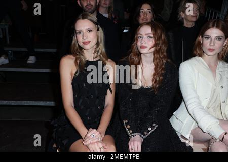 Paris, France. 24 janvier 2023. Angele participe à la première rangée de Chanel à la semaine de la mode de Paris - vêtements pour hommes automne-hiver 2023 dans le cadre de la semaine de la mode de Paris sur 24 janvier 2023 à Paris, France. Photo de Jerome Dominé/ABACAPRESS.COM/Alamy Live News Banque D'Images