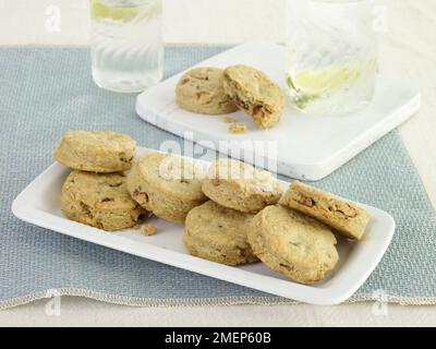 Biscuits Stilton et noix Banque D'Images