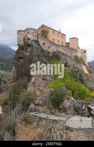 France, Corse, Corte - vue sur la citadelle et le bastion 'Eagle's Nest' Banque D'Images