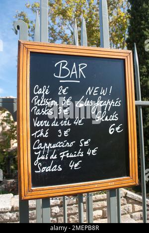 France, Languedoc-Roussillon, Gard, vers-Pont-du-Gard, Pont du Gard, Le Vieux Moulin, menu tableau noir Banque D'Images