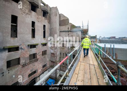 La vue intérieure à travers les étages dans le côté ouest du bâtiment Mackintosh de l'école d'art de Glasgow, qui a été considérablement endommagé par un incendie le 15 juin 2018. Date de la photo: Mardi 24 janvier 2023. Banque D'Images