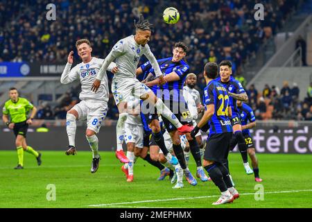 Milan, Italie. 23rd janvier 2023. Tyronne Ebuehi (24) d'Empoli vu dans la série Un match entre Inter et Empoli à Giuseppe Meazza à Milan. (Crédit photo : Gonzales photo/Alamy Live News Banque D'Images