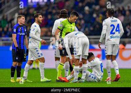 Milan, Italie. 23rd, janvier 2023. Arbitre Antonio Rapuano vu avec Fabiano Parisi (65) d'Empoli pendant la série Un match entre Inter et Empoli à Giuseppe Meazza à Milan. (Crédit photo: Gonzales photo - Tommaso Fimiano). Banque D'Images