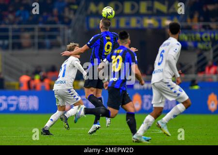 Milan, Italie. 23rd janvier 2023. Edin Dzeko (9) d'Inter vu dans la série Un match entre Inter et Empoli à Giuseppe Meazza à Milan. (Crédit photo : Gonzales photo/Alamy Live News Banque D'Images