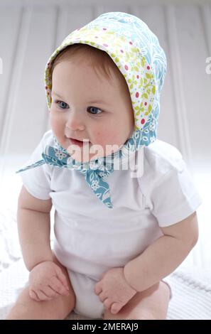 Baby girl bonnet, 11 mois Banque D'Images