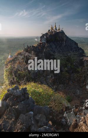 Myanmar, Sud-est du Myanmar, Mawlamyine, Kyauktalon Kyaung sur une colline Banque D'Images